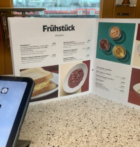 Gemütlich im Bord-Bistro