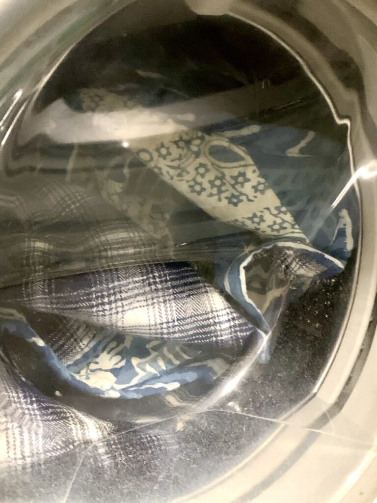 Indigo Hand Block Quilt in der Waschmaschine