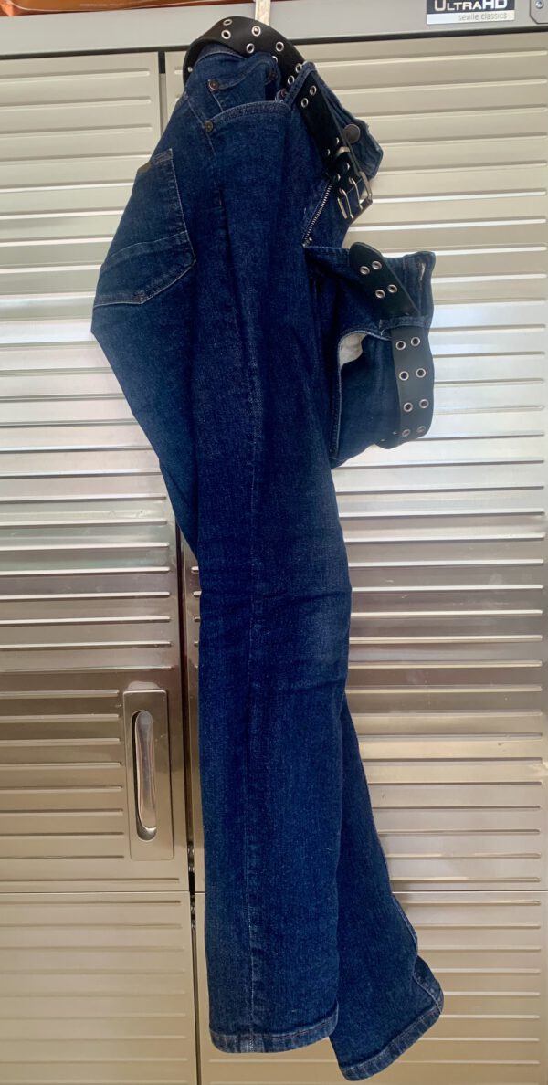 Hosen-Upcycling: Aus enger Jeans wird Patchwork-Schlaghose.