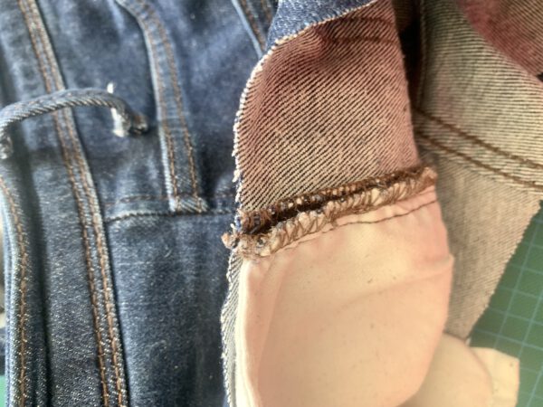 Hosen-Upcycling: Aus enger Jeans wird Patchwork-Schlaghose.