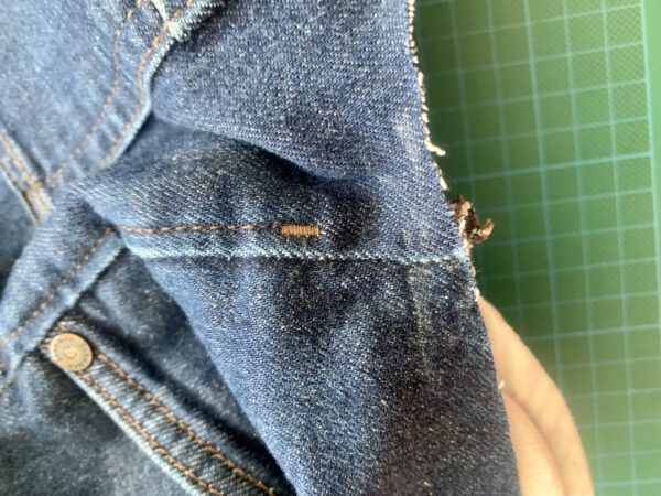 Hosen-Upcycling: Aus enger Jeans wird Patchwork-Schlaghose.