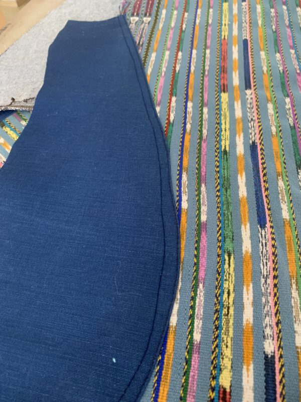 Hosen-Upcycling: Aus enger Jeans wird Patchwork-Schlaghose.