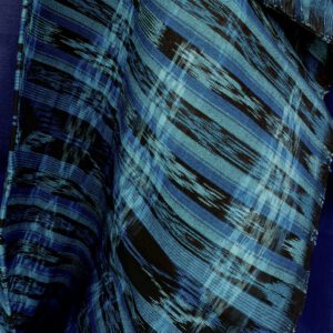 Akbal ist ein handgewebter Baumwollstoff aus Guatemala. Dichtes, recht festes Gewebe, sehr schöner Ikat in Türkis, Blau und Schwarz.