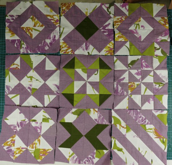 Block aus Halbquadrat-Dreiecken.