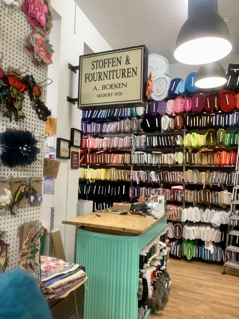 A. Boeken, Stoffen en Fournituren, Amsterdam
