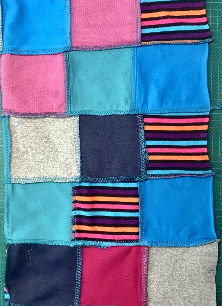 Stoffe-Resterampe: Jerseyreste zu Pullover